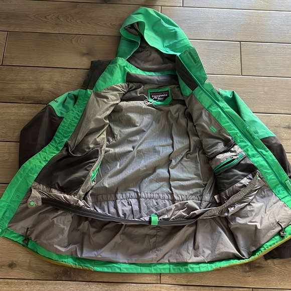 Patagonia ski jacket - Picture 3 of 6